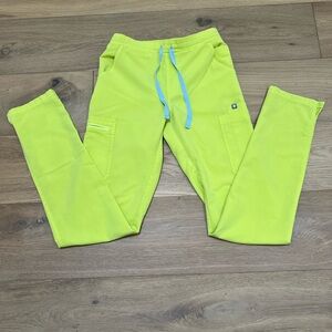 Figs scrubs in citrine, polo top size Xsmall and Yola skinny pants size XXS tall